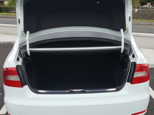 2014 Skoda Superb 1.6 TDI S GREENLINE III 105PS 5DR €9,500