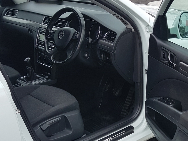 2014 Skoda Superb 1.6 TDI S GREENLINE III 105PS 5DR €9,500