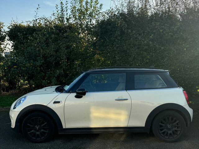 2018 Mini Hatch D ZY32 3DR COOPER €16,000